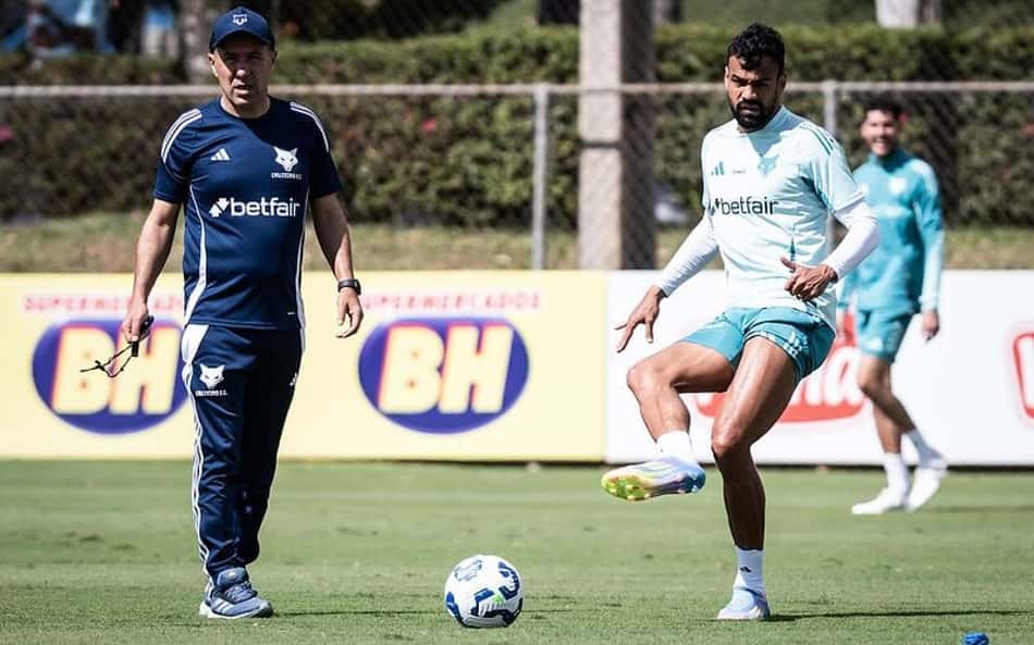 Cruzeiro tem escalação diferente para jogo contra o Atlético-MG