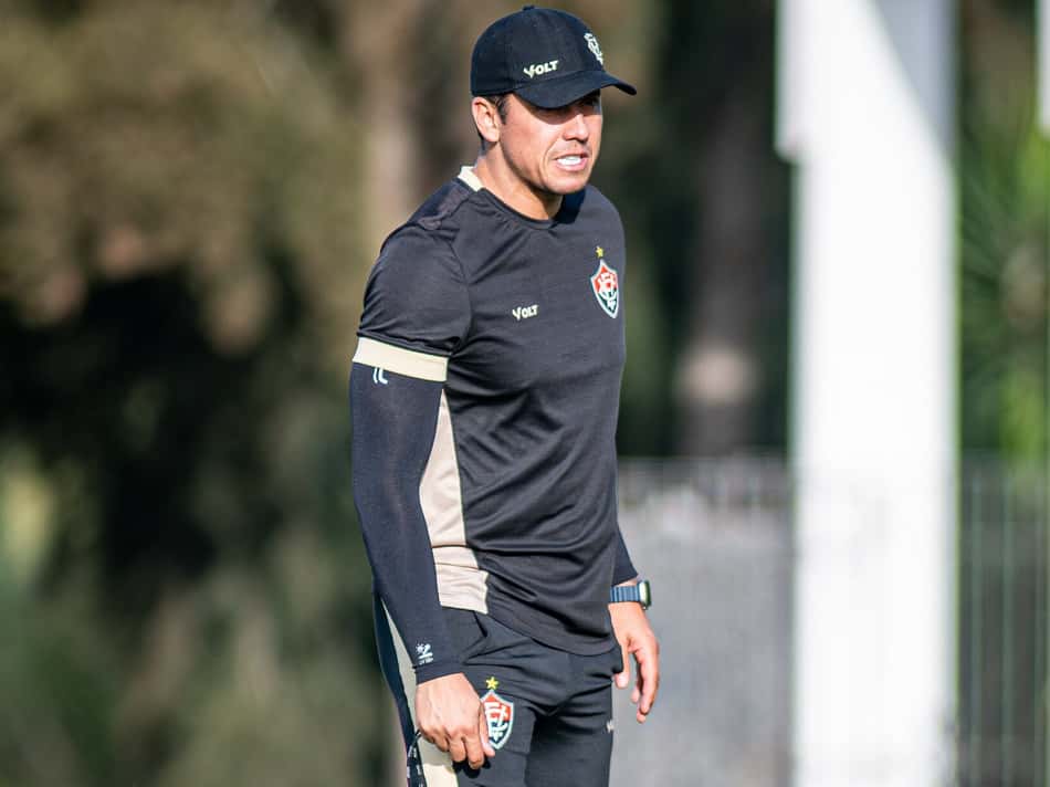 Thiago Carpini comanda treino do Vitória  Foto: Victor Ferreira / EC Vitória
