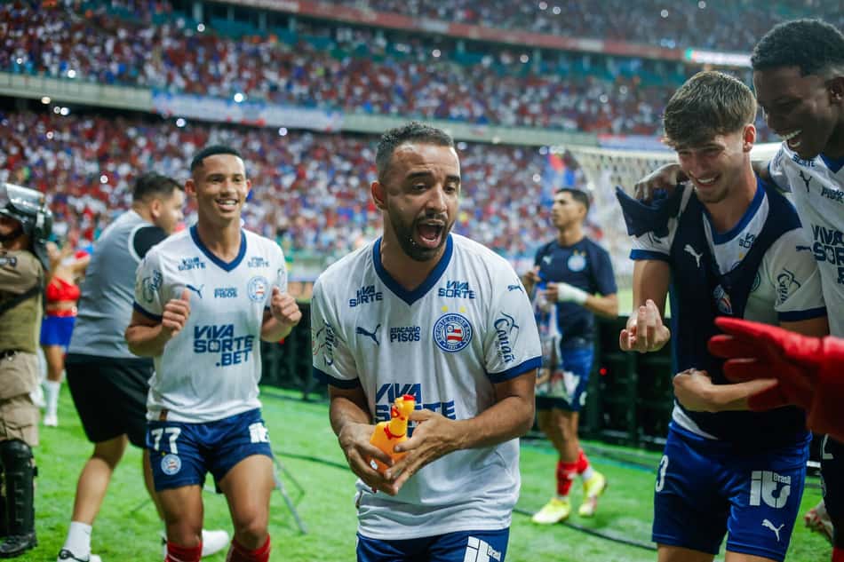 Caio Alexandre provoca jogadores do Vitória após triunfo no Ba-Vi  Foto: Rafael Rodrigues / EC Bahia