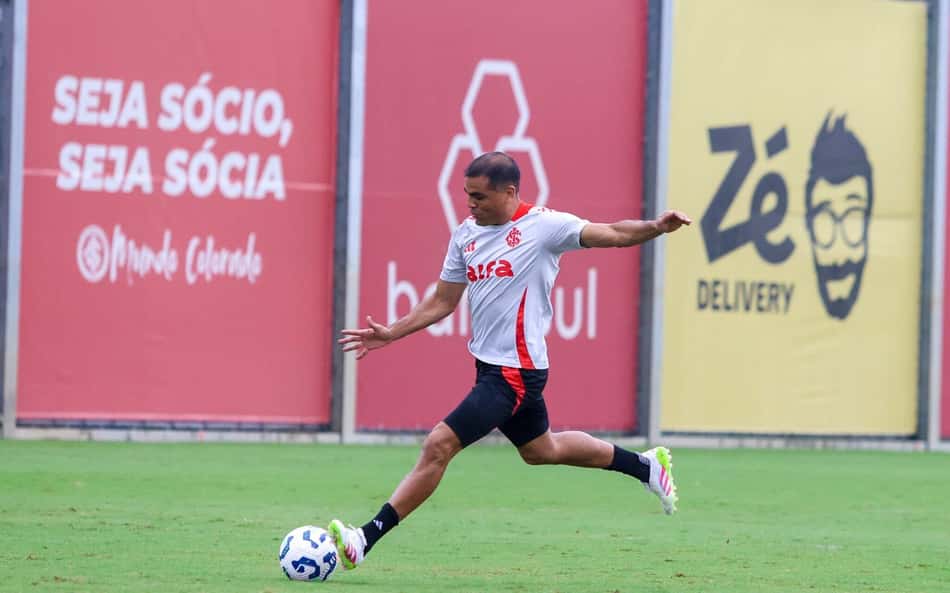 Gabriel Mercado passa a treinar com o grupo do Internacional