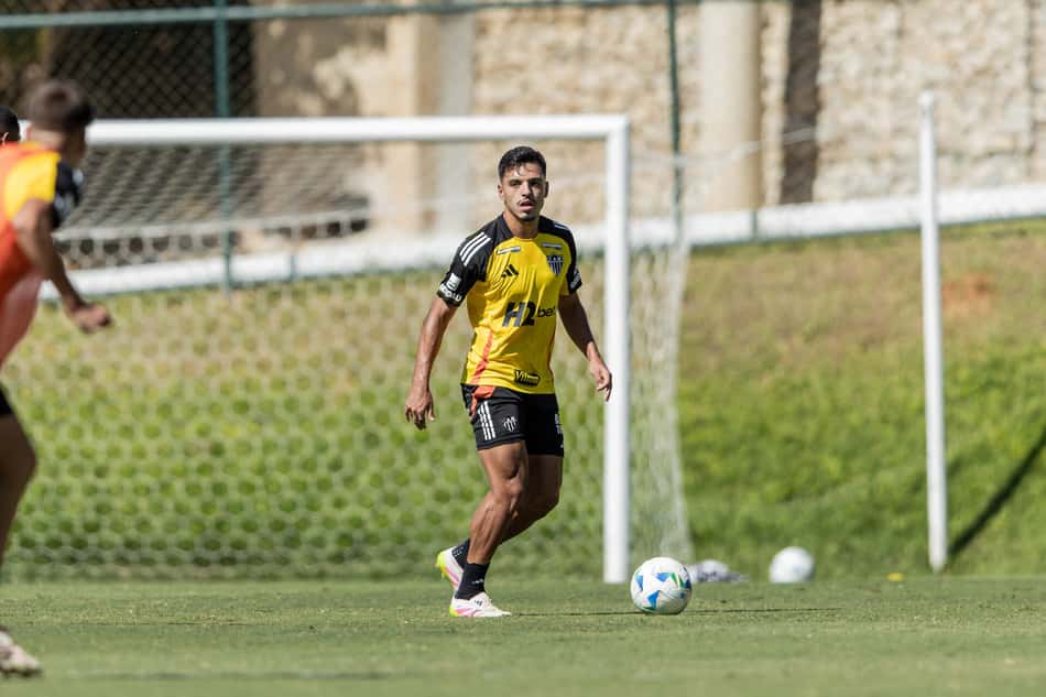 Gabriel Menino em treino do Atlético-MG (Foto: Pedro Souza / Atlético)