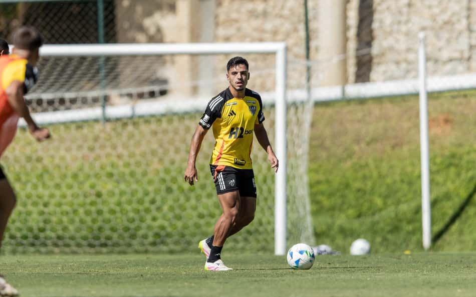 No Atlético-MG, Cuca ganha opção no meio campo para jogo da 'Sula'