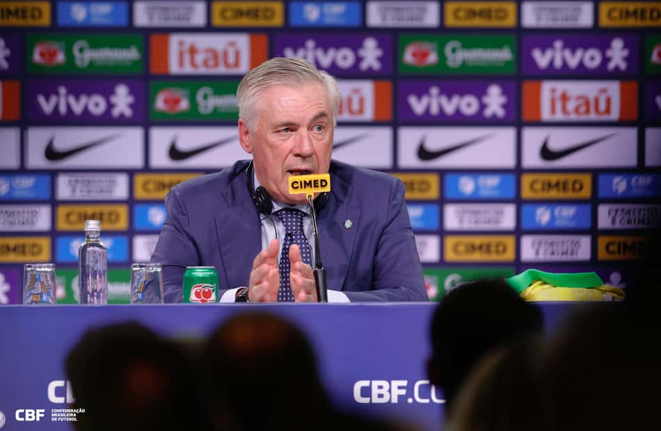 Ancelotti em sua primeira convocação como técnico da Seleção Brasileira