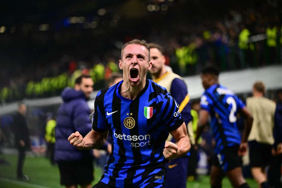 Frattesi comemora gol pelo Inter contra o Barcelona (Foto: Marco BERTORELLO / AFP)