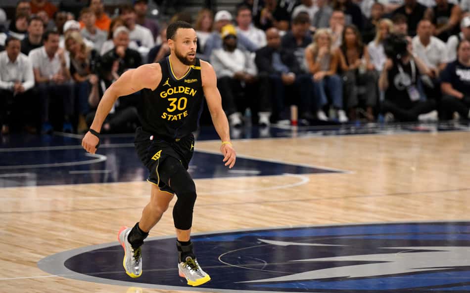 NBA: torcida dos Warriors vai ao desespero com lesão de Stephen Curry