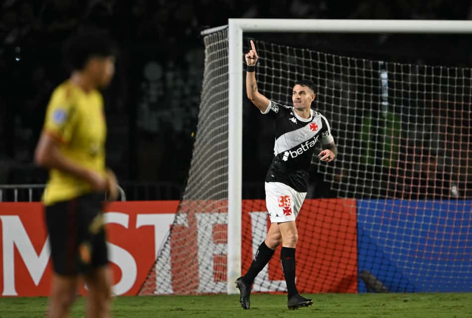 Vegetti deixou o Vasco no início de 2026 (Foto: Mauro Pimentel/AFP)
