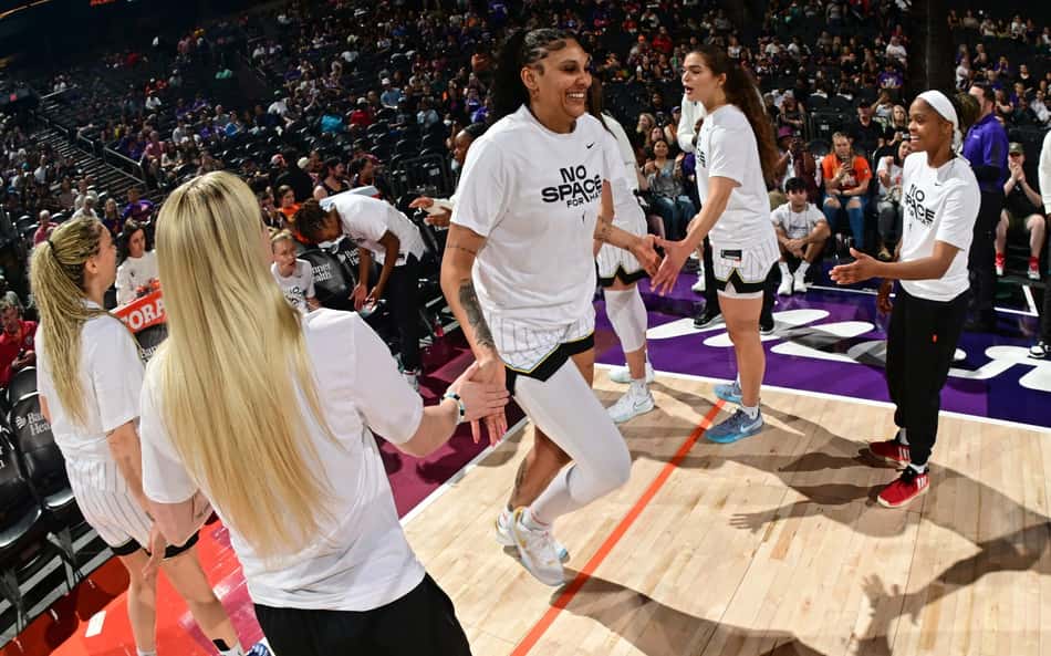 Kamilla Cardoso bate recorde em vitória do Chicago Sky na WNBA