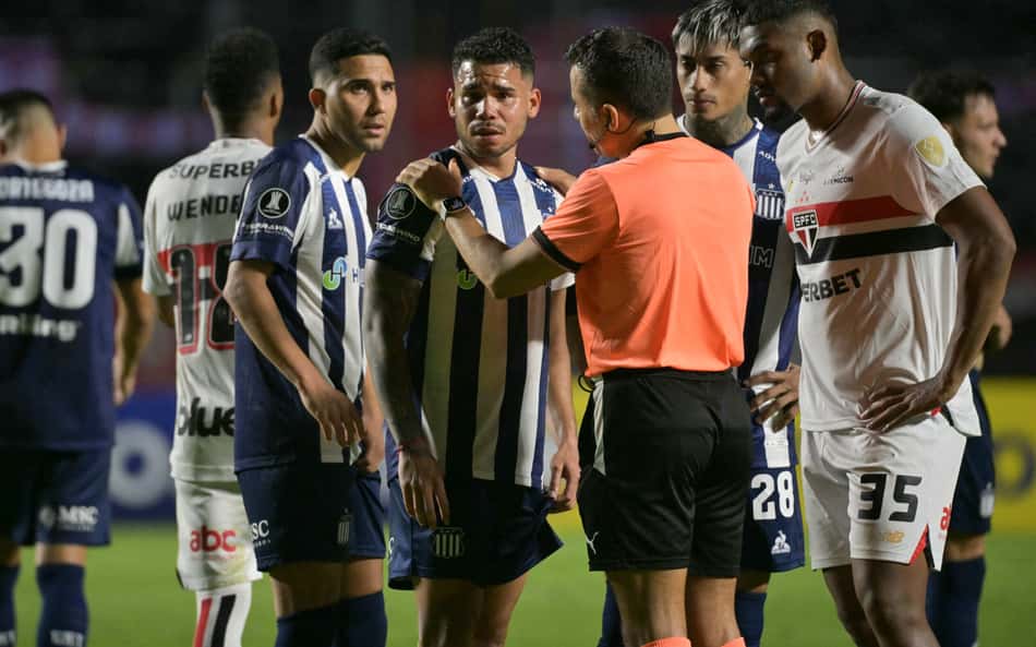 Jogador do Talleres acusa Bobadilla, do São Paulo, de xenofobia na Libertadores