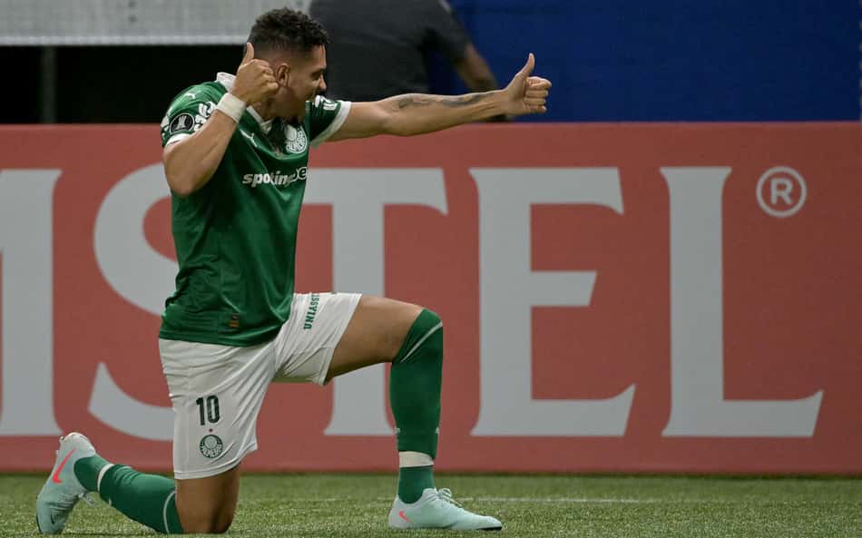 Paulinho marca pela 1ª vez e Palmeiras goleia na Libertadores