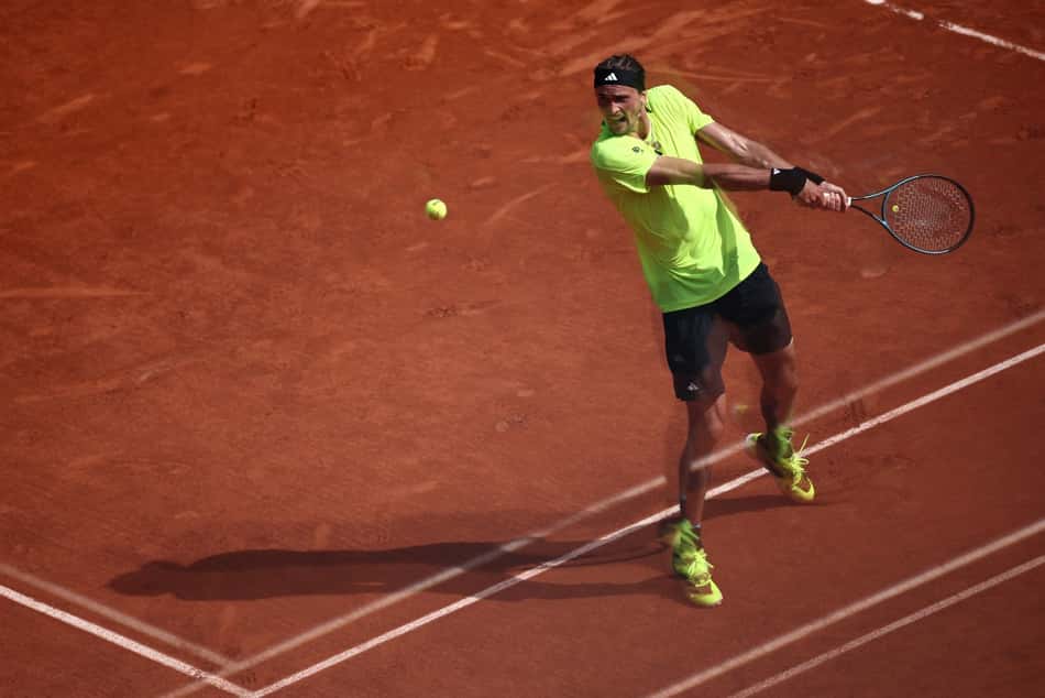 O alemão Alexander Zverev na vitória sobre o italiano Flavio Cobolli em Roland Garros (Foto: Anne-Christine POUJOULAT / AFP)