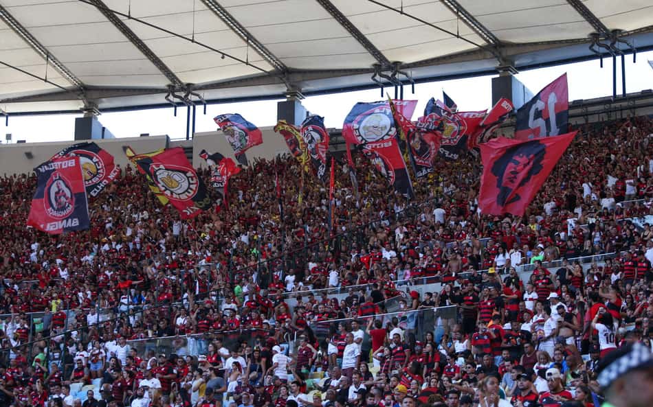Teatro? Jornalista analisa provocação de torcidas em Flamengo x Botafogo