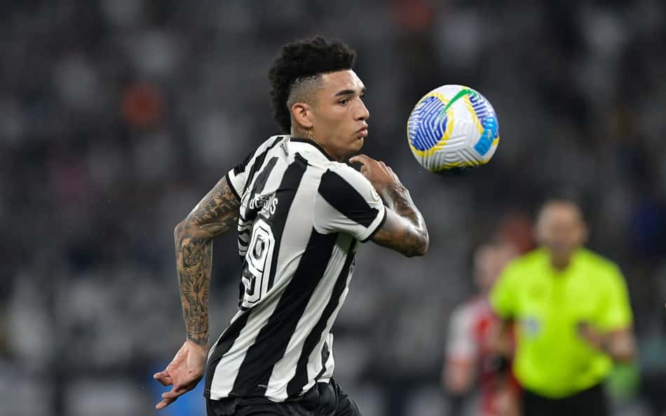 De olho na Libertadores, Botafogo e Internacional devem ter times mistos
