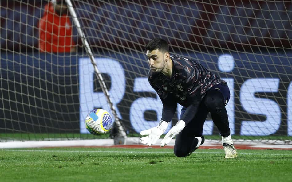 Susto? Rafael explica choque de cabeça em jogo do São Paulo