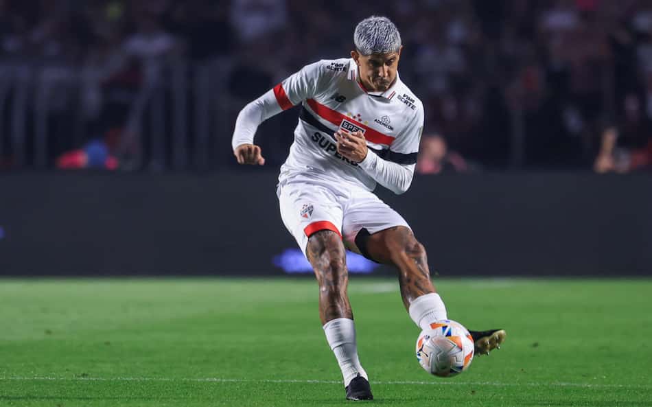 Jogos de hoje: quem joga no futebol e onde assistir ao vivo (02/04/2025)