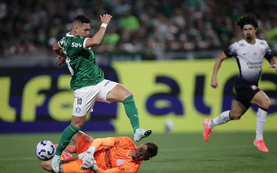 Abel vê prazo de 'trio ideal' diminuir no Palmeiras e pode promover estreia na escalação titular
