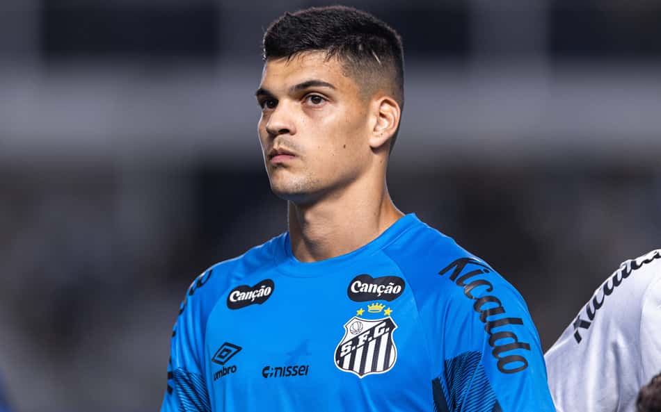 Gabriel Brazão soma 26 jogos com a camisa do Santos nesta temporada. (Foto: Abner Dourado/AGIF)