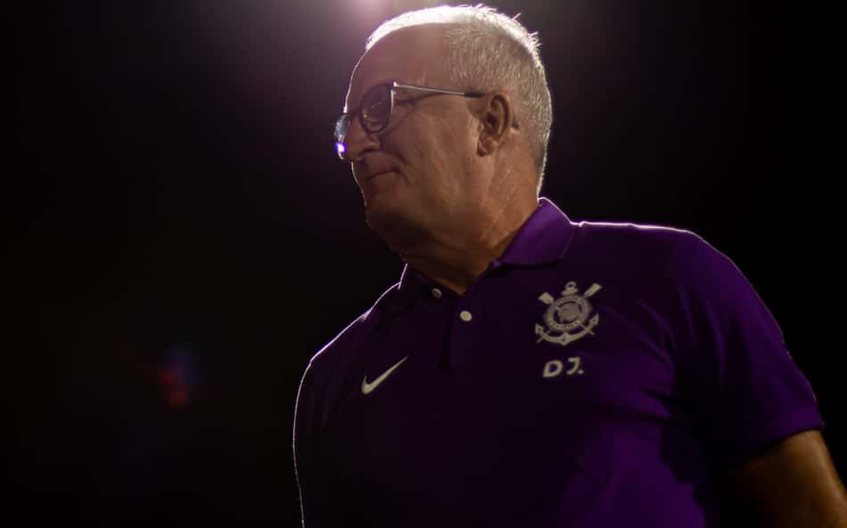 Dorival Júnior justifica ausência de titulares em sua estreia pelo Corinthians