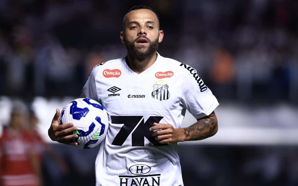 Guilherme foi o artilheiro do Santos pelo Paulistão 2025 com 10 gols. (Foto: Marcello Zambrana/AGIF)