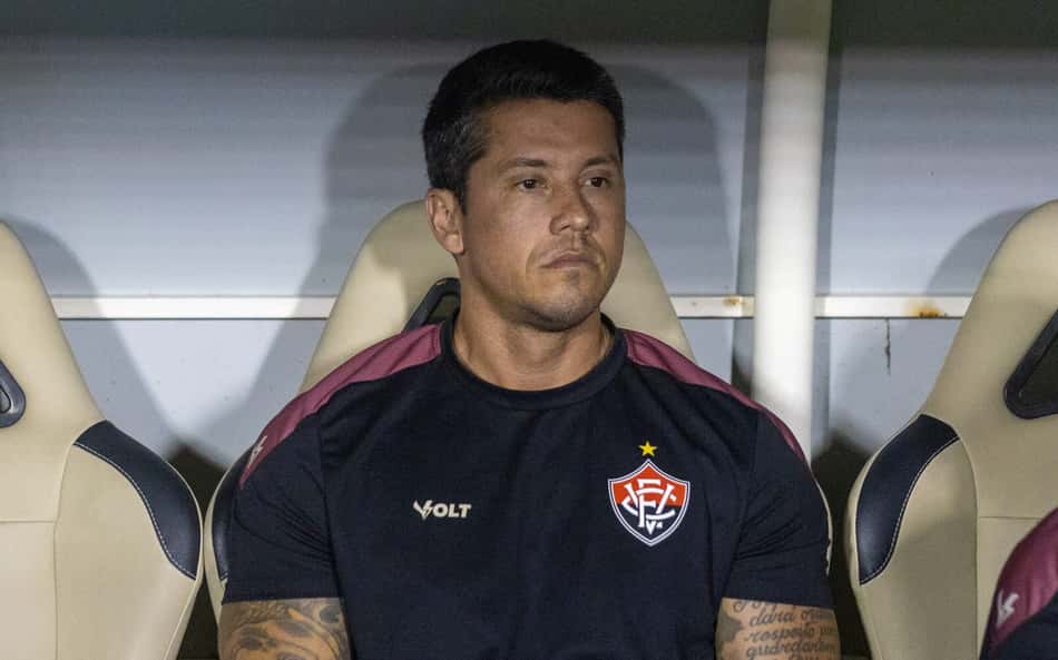 Carpini critica queda do Vitória no 2º tempo: 'Precisamos entender'