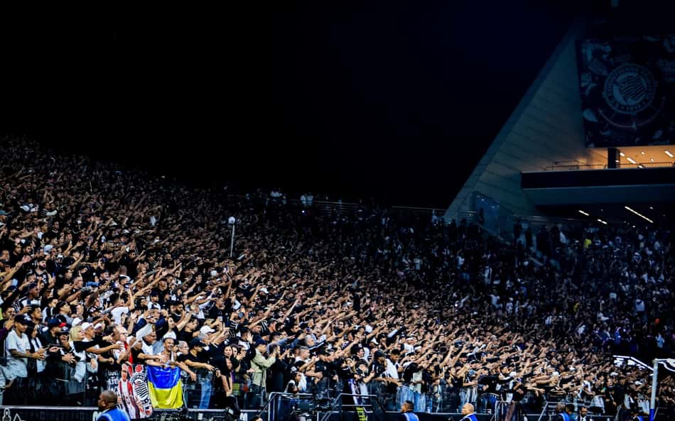 Corinthians recebe o Santos (Foto: Fabio Giannelli/AGIF)