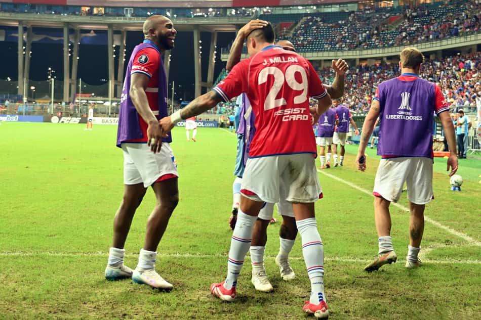 Millán comemora terceiro gol do Nacional na Arena Fonte Nova Foto: Bahia sofreu um dos gols em jogada de bola aérea Foto: Walmir Cirne/AGIF