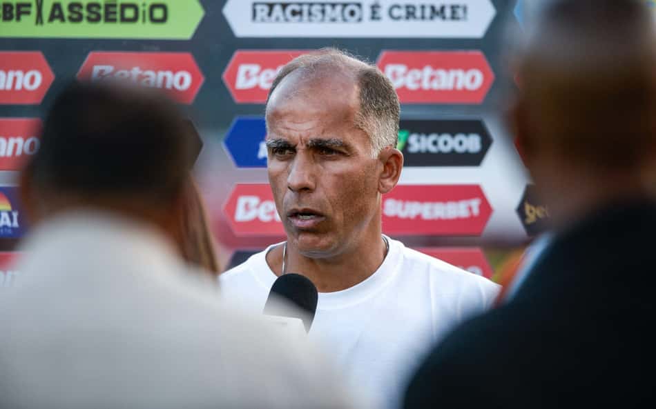 Torcedores do Vasco se revoltam com Felipe após revés para Vitória