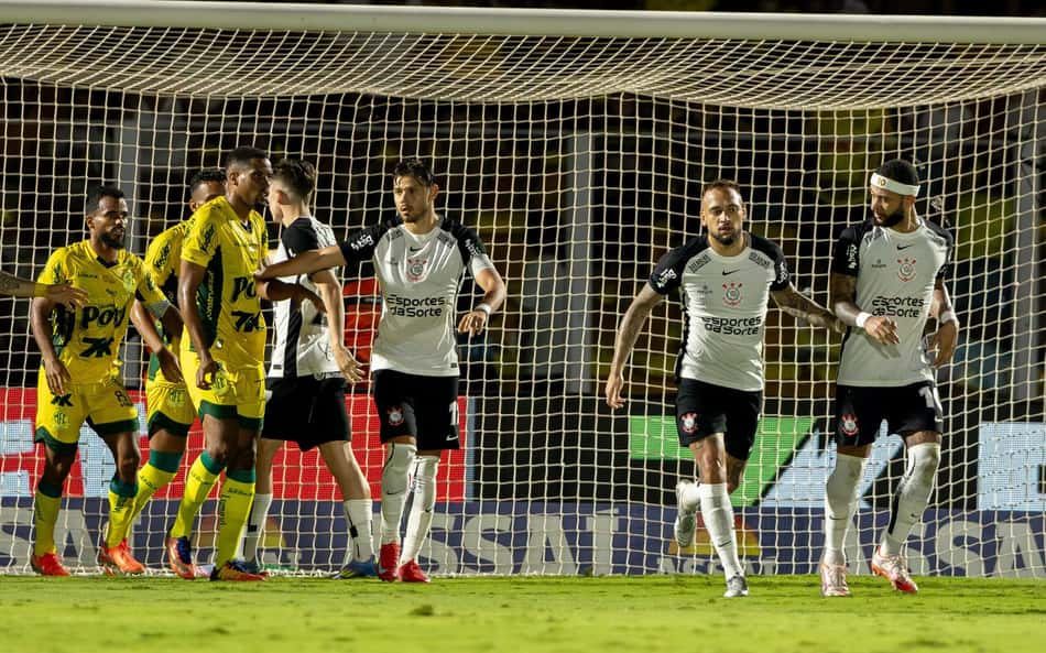 Apresentador da Globo crava previsão de derrota do Corinthians: 'Imparcial'