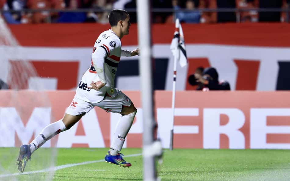 Autor de gol do São Paulo e estreante, Lucca exalta relação com Lucas Moura