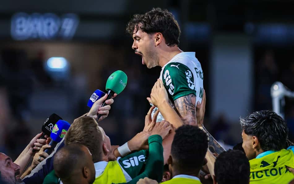 Palmeiras vira sobre o RB Bragantino e segue na liderança do Brasileirão