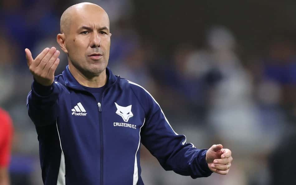 Técnico do Cruzeiro, Leonardo Jardim (Foto: Gilson Lobo/AGIF)