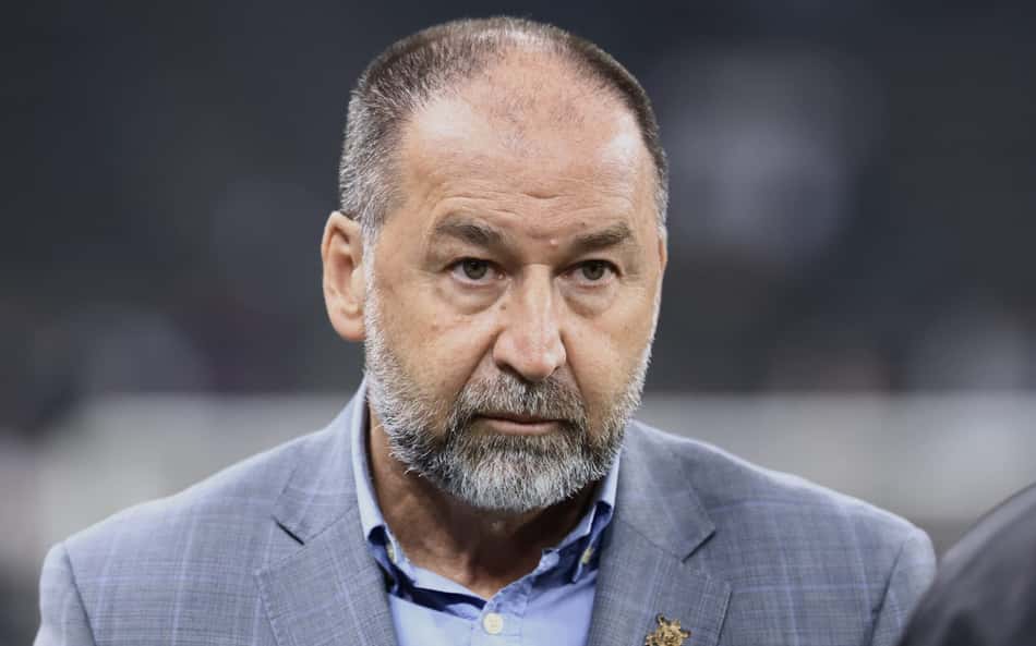 Corinthians: Augusto Melo evita renúncia e mira apoio dos sócios