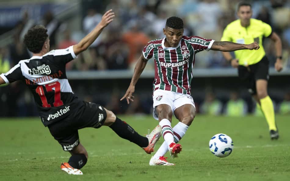 Atitude de jogador do Fluminense contra o Vasco repercute na web