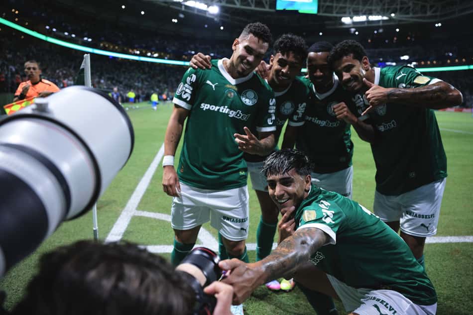 Palmeiras comemora gol diante do Sporting Cristal pela Libertadores (Foto: Ettore Chiereguini/AGIF)