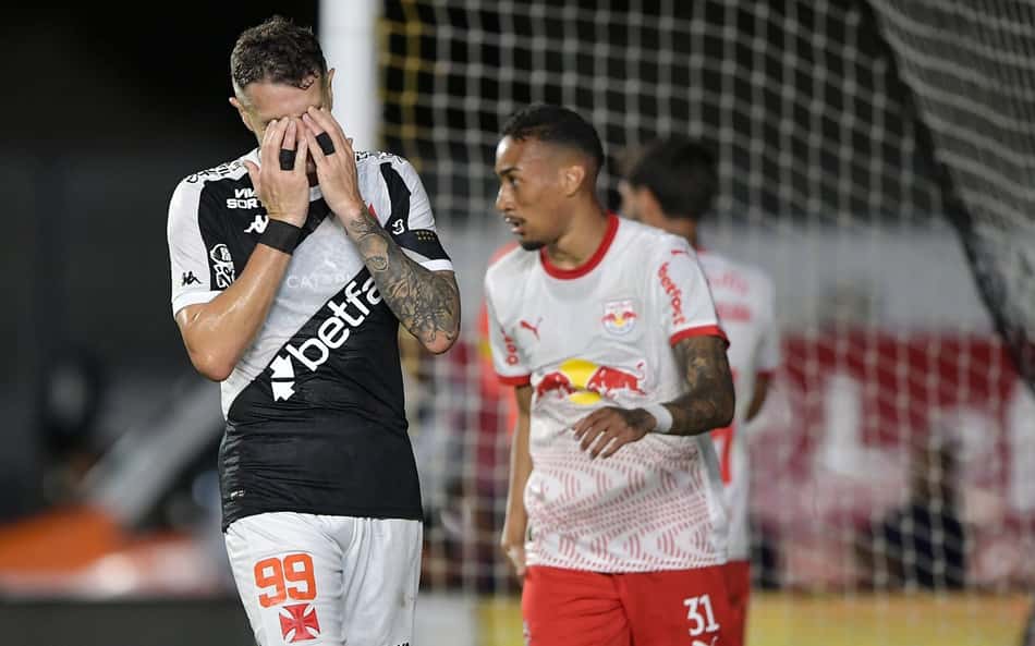Vegetti lamenta lance em Vasco x Bragantino (Foto: Thiago Ribeiro/AGIF)