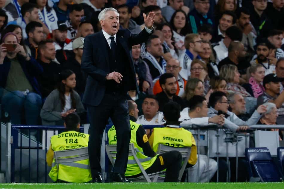 Ancelotti orienta jogadores do Real Madrid na vitória sobre o Mallorca, pela La Liga