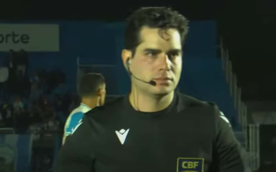 Árbitro é nocauteado por jogador em rodada do futebol brasileiro