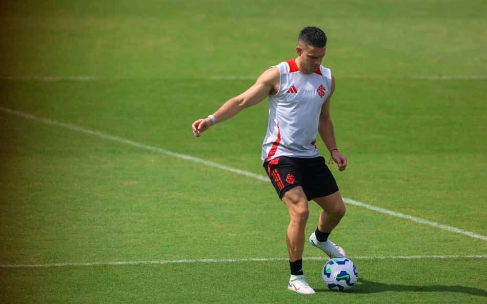 Escalações de Internacional x Bahia: Roger Machado volta aos três atacantes