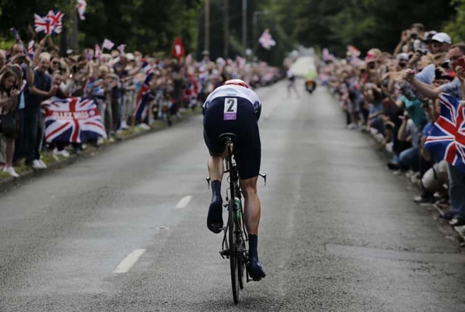 Bradley Wiggins usando o ciclismo como forma de terapia após aposentadoria (Foto: Reprodução/ Redes Sociais)