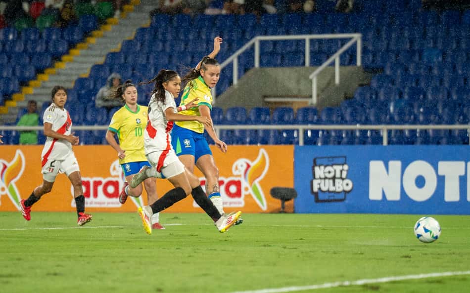 Brasil atropela Peru e assume liderança do Sul-Americano Feminino sub-17