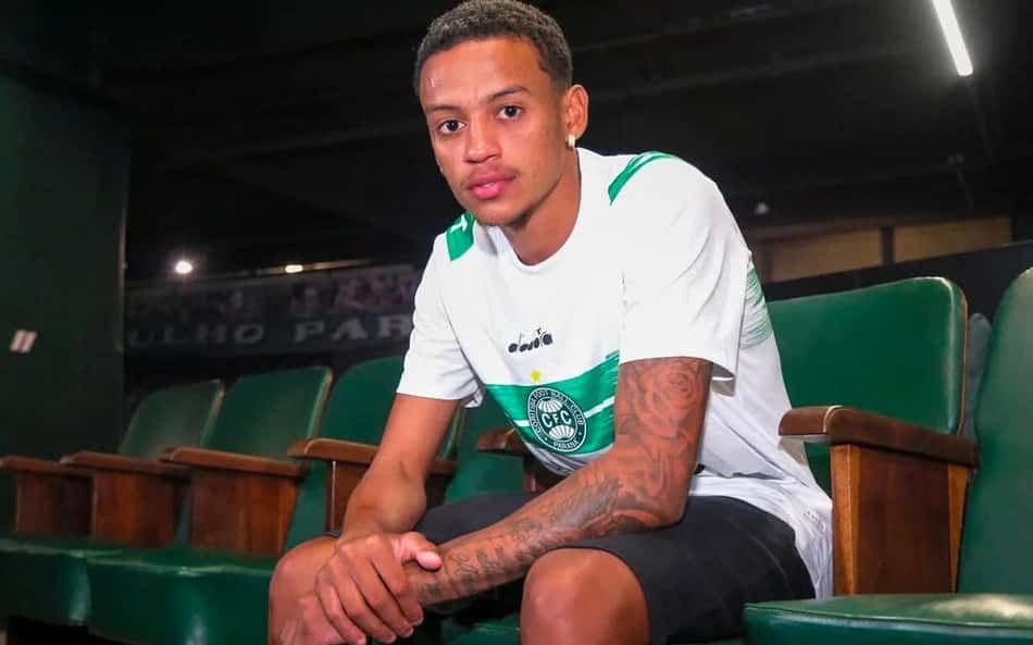 Ex-São Paulo, jogador do Coritiba é ferido na cabeça em briga