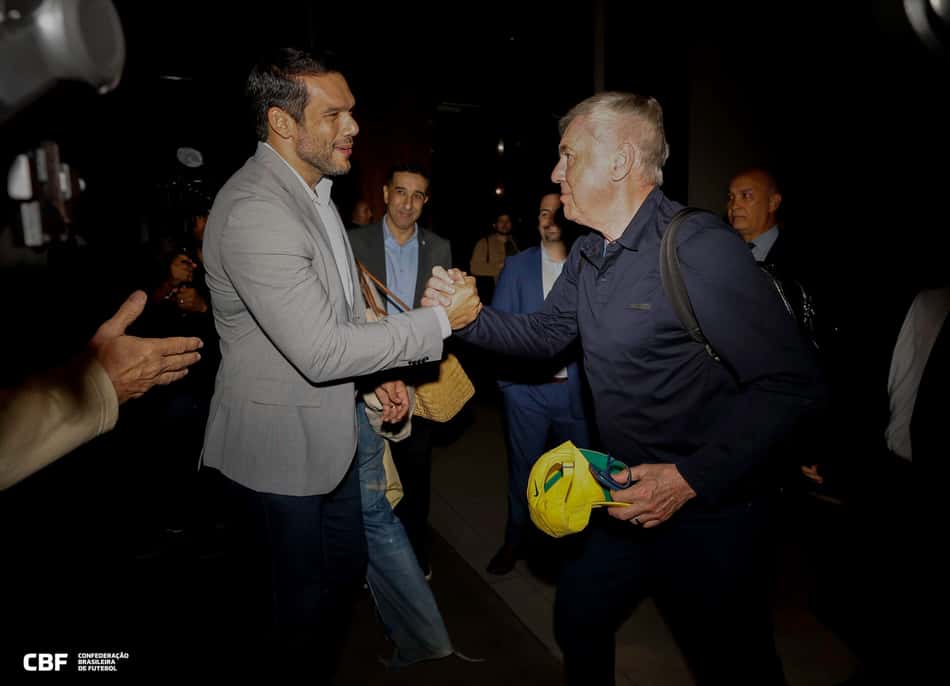 Novo presidente da CBF, Samir Xaud, recebe o técnico Carlo Ancelotti (foto: CBF)
