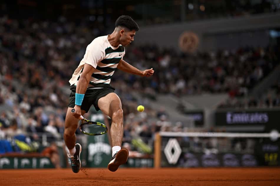 Carlos Alcaraz Carlos Alcaraz comemora vitória sobre Fabian Marozsan (foto: JULIEN DE ROSA / AFP)Fabian Marozsan (foto: JULIEN DE ROSA / AFP)Fabian Marozsan (foto: JULIEN DE ROSA / AFP)
