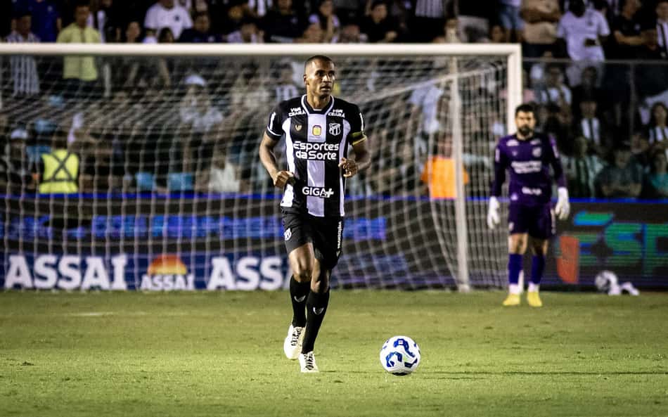 Marllon celebra gol e elogia desempenho do Ceará em triunfo