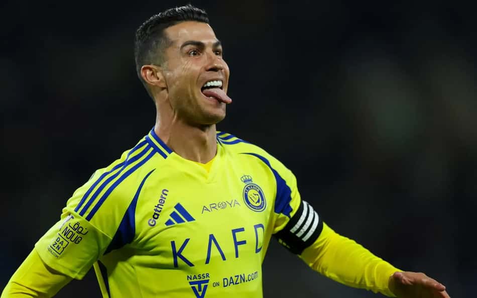 Especulado no Brasil, Cristiano Ronaldo marca e se aproxima do gol mil