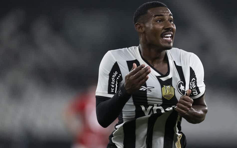 Em nova função, Cuiabano se estabelece como pilar ofensivo do Botafogo