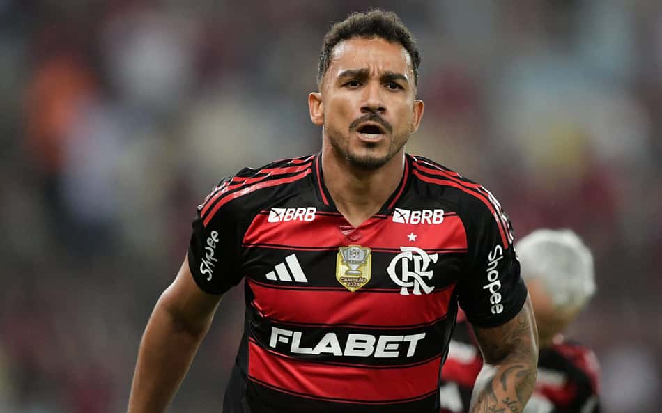 Danilo dispara sobre Seleção durante jogo do Flamengo: 'Importa zero ou menos'