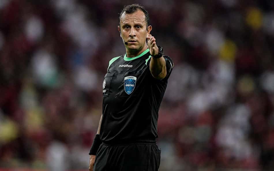 Árbitro de Fluminense x Once Caldas tem histórico de expulsões em vitórias tricolores