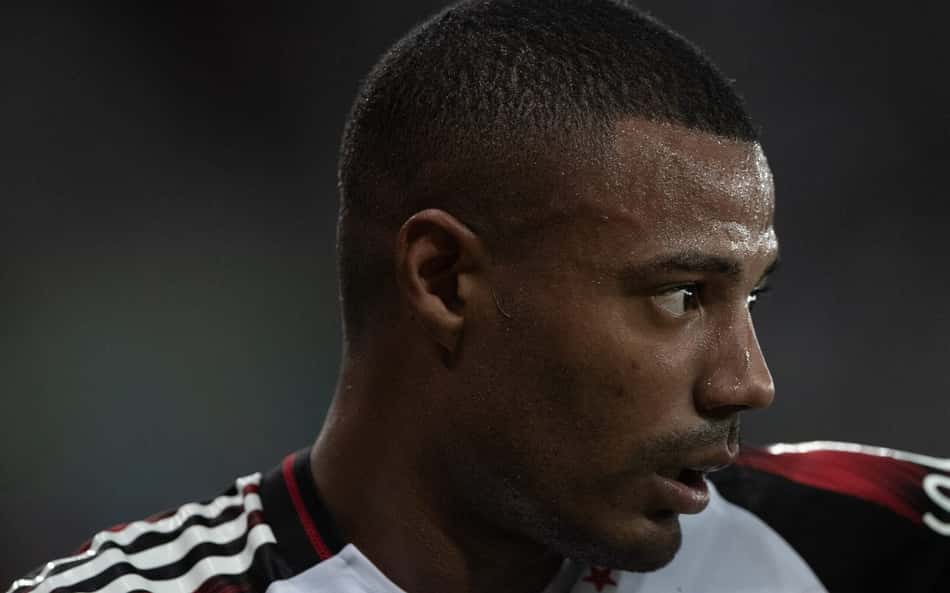 Flamengo define prazo para retorno de De la Cruz