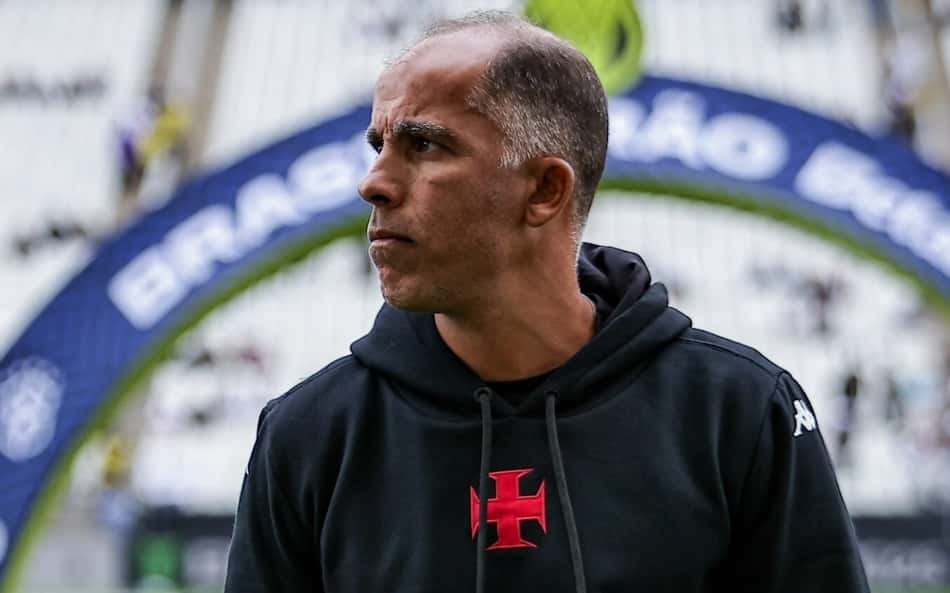 Felipe, treinador do Vasco, concede entrevista coletiva