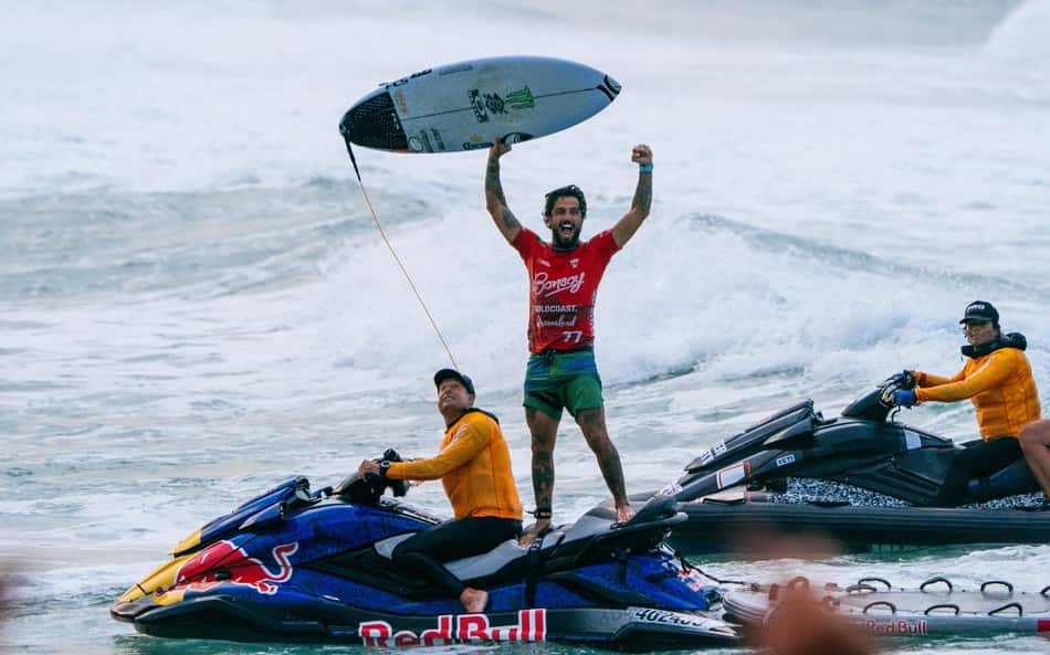 Filipe Toledo fatura alto por título em etapa da WSL; veja valor